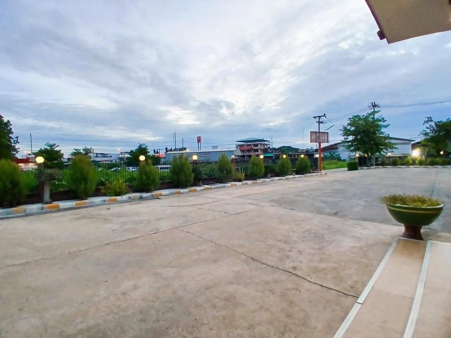 Grand Lopburi Hotel Exterior photo